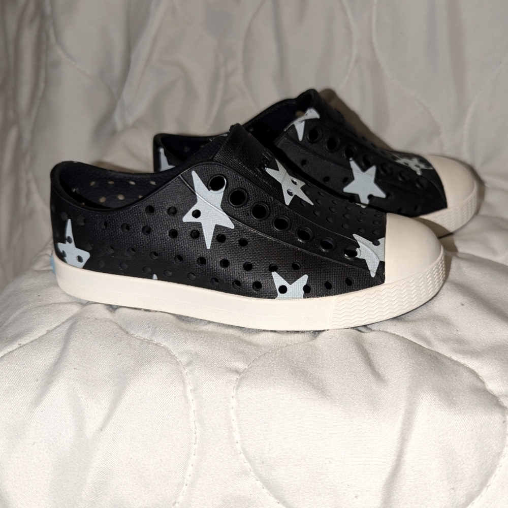 Native Shoes Kids Black Star Slip-On Sneakers with White Cap